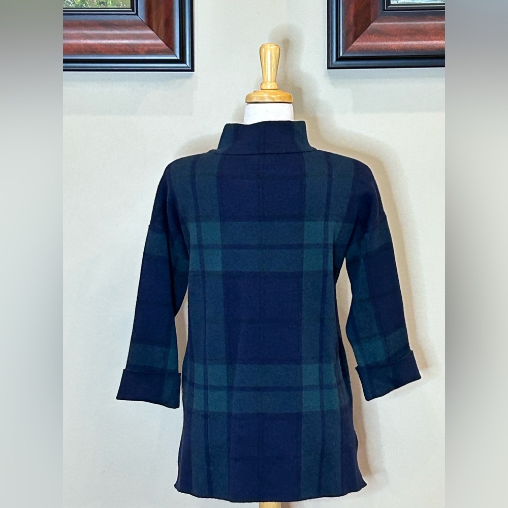 Tahari | Size Medium Navy/Green Plaid Top - Picture 4 of 6